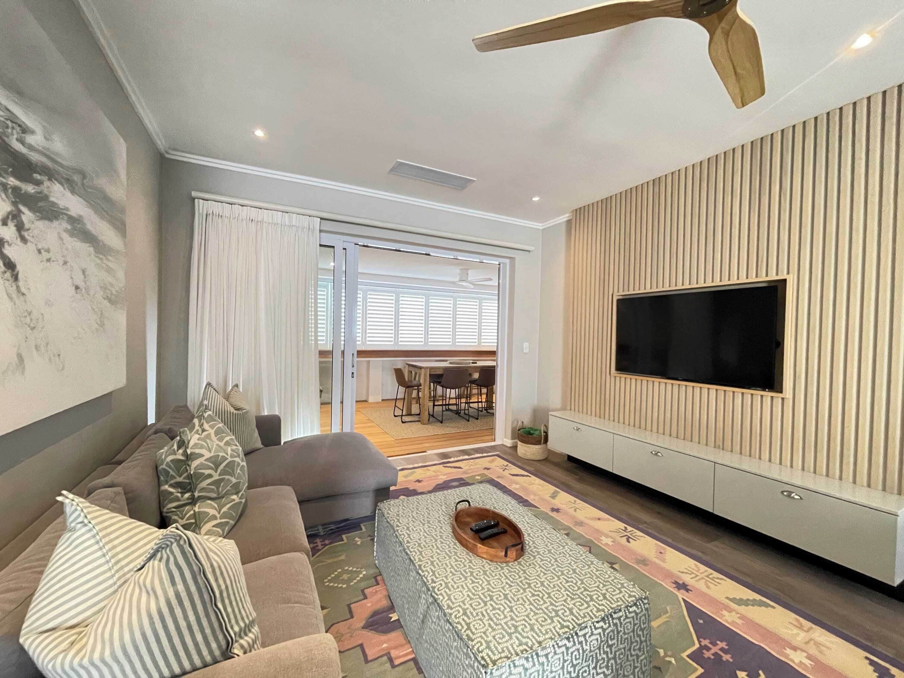 TV, caminetto, studio