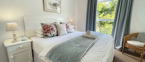 2 chambres, fer et planche à repasser, Wi-Fi, draps fournis