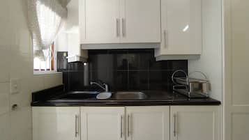 冰箱、微波炉、烤箱、炉灶