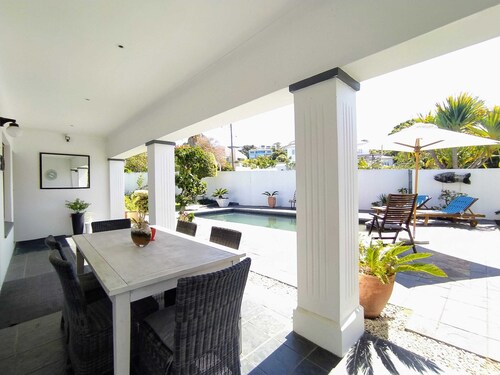 Villa Mintos | 8 sleeper - 750m to Robberg 5 Beach