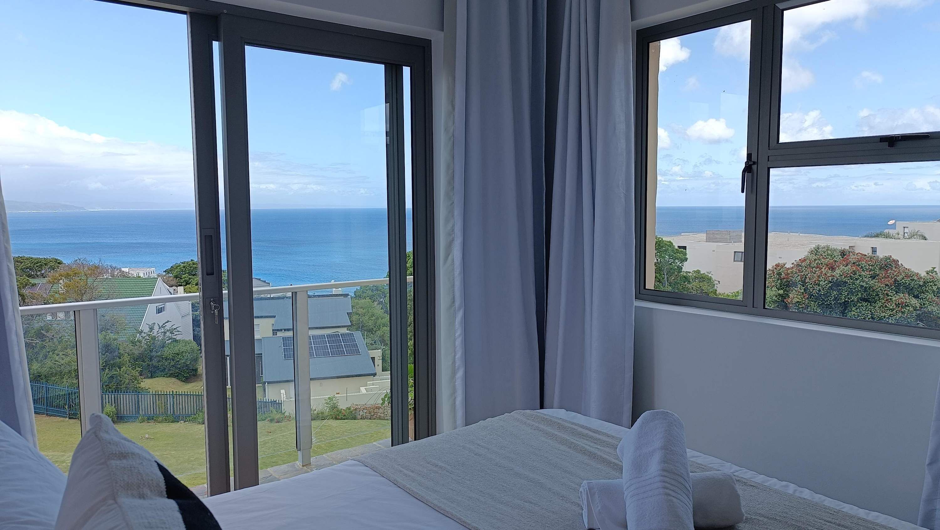 3 bedrooms, desk, iron/ironing board, WiFi