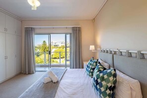 6 bedrooms, iron/ironing board, WiFi, bed sheets