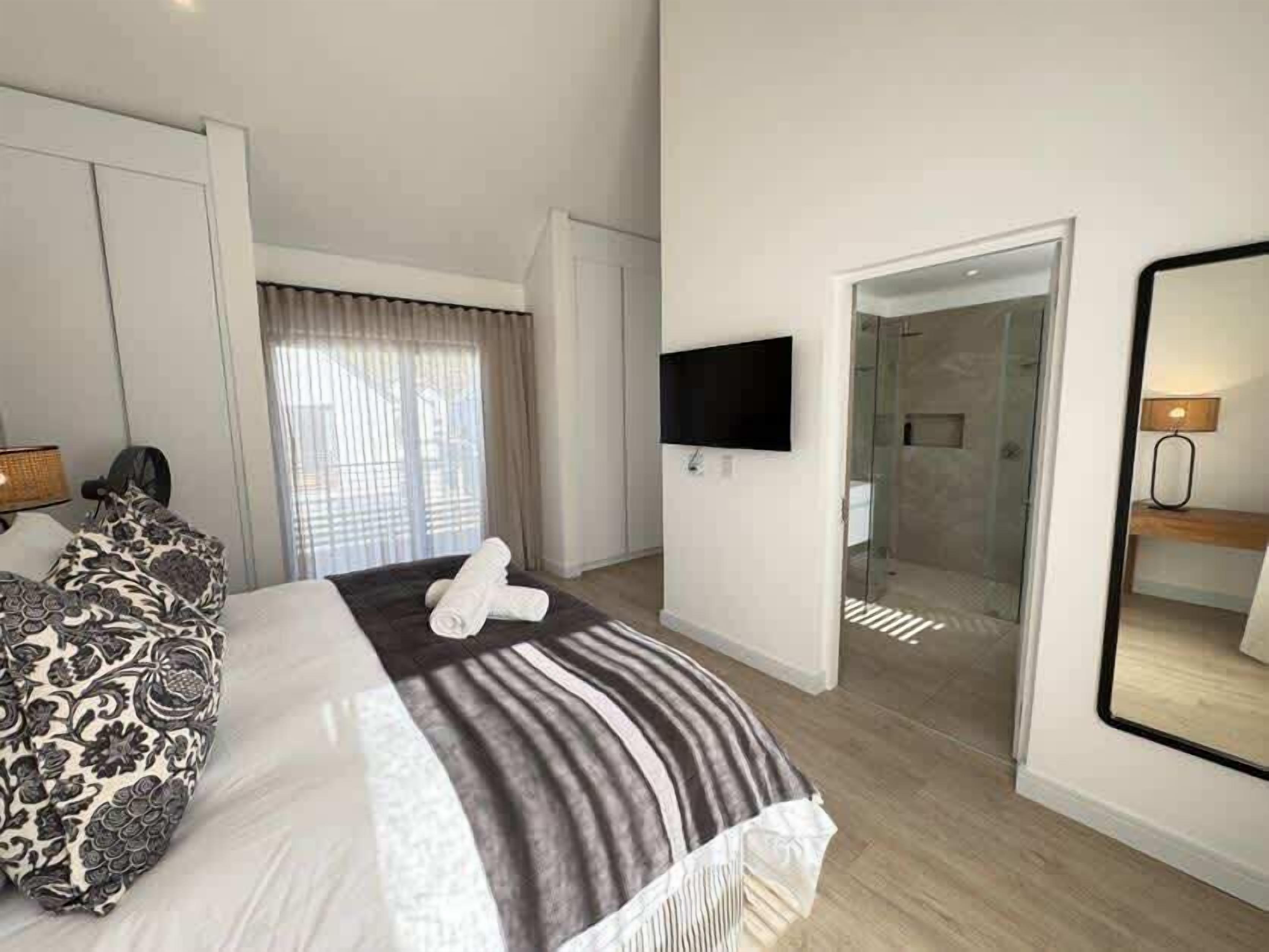 3 chambres, fer et planche à repasser, Wi-Fi, draps fournis