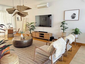 テレビ、書斎 / ワークスペース