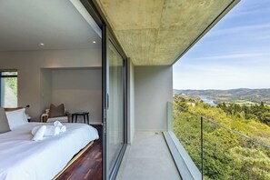 4 habitaciones, escritorio, tabla de planchar con plancha y wifi 