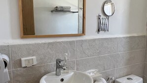 A bathroom with a round sink, a mirror, a towel rack, and a toilet. - b&b petrafarmhouse  (Wadi Musa)