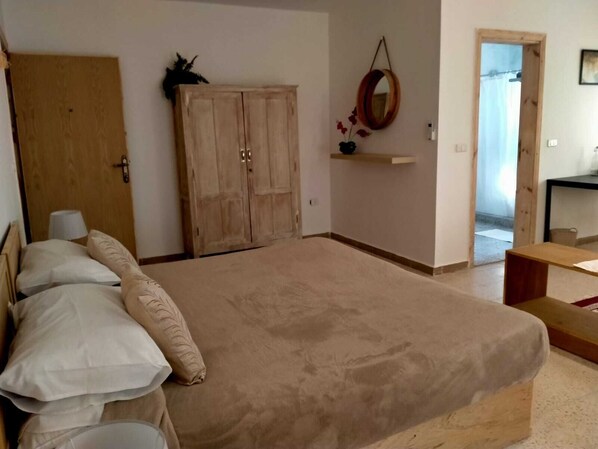 Deluxe Quadruple Room | Free WiFi
