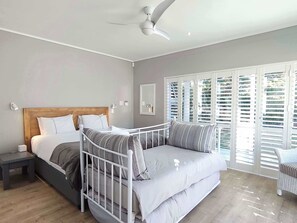 5 bedrooms, iron/ironing board, WiFi, bed sheets