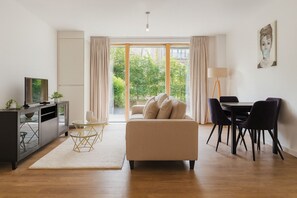 Apartment | Living area - Modern 2-Bed flat in Mill hill Park (London)