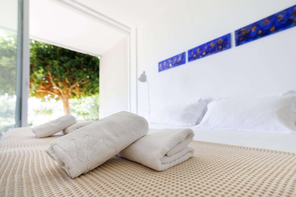 1 bedroom, desk, iron/ironing board, free WiFi - Eucrasia | One-Bedroom Apartment, Art by PraXis Apartments (Limassol)