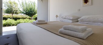 Eunoia | One-Bedroom Apartment, Art by PraXis Apartments