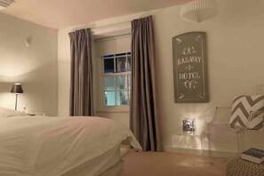 3 habitaciones, tabla de planchar con plancha, wifi y ropa de cama