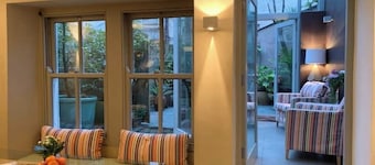 Charming 5* Georgian Townhouse + Sauna sleeps 6