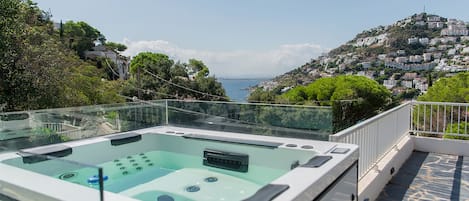 Bain à remous extérieur