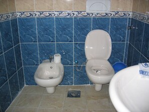 Asciugamani, sapone, carta igienica