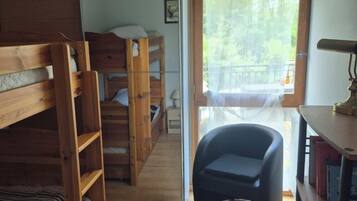 2 chambres, fer et planche à repasser, lit parapluie, Wi-Fi gratuit