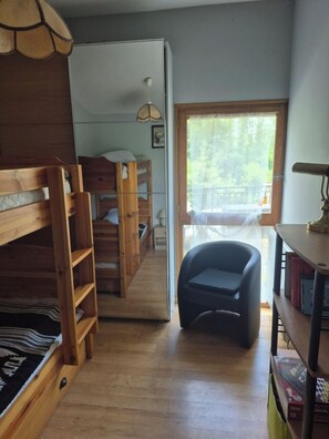 2 bedrooms, iron/ironing board, travel crib, free WiFi