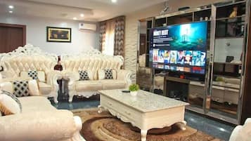 Economy Apartment, Balcony, City View | Living area