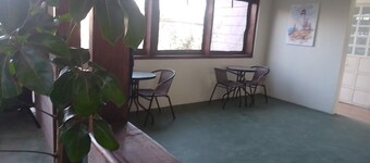 Emirishoi Cottages & Garden Bistro