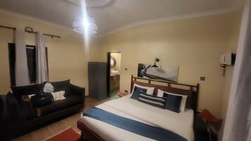 Suite – classic, balkong, hageutsikt | Wi-fi (inkludert) og sengetøy