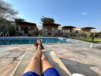 Emirishoi Cottages & Garden Bistro