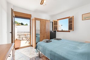 1 habitación, tabla de planchar con plancha, wifi y ropa de cama 