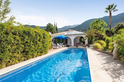 Holiday Home 'Villa Eden' with Mountain View, Wi-Fi and Air Conditioning