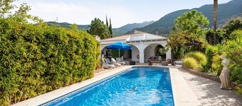 Holiday Home 'Villa Eden' with Mountain View, Wi-Fi and Air Conditioning