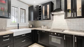 KylskÄp, mikrovÄgsugn, ugn och spishÀll