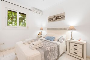 3 soverom, strykejern/-brett, wi-fi og sengetøy