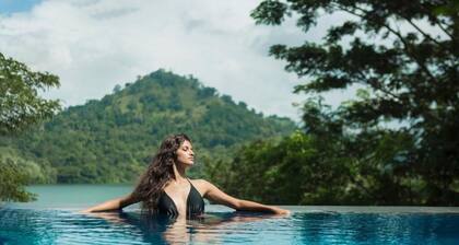 Lake view mountain yoga villa