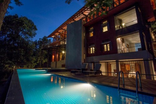 Lake view mountain yoga villa