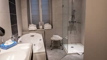 Superior Suite | Indoor spa tub