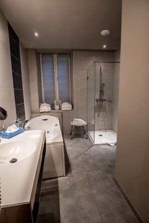 Indoor spa tub - L'Ecrevisse (Wissembourg)