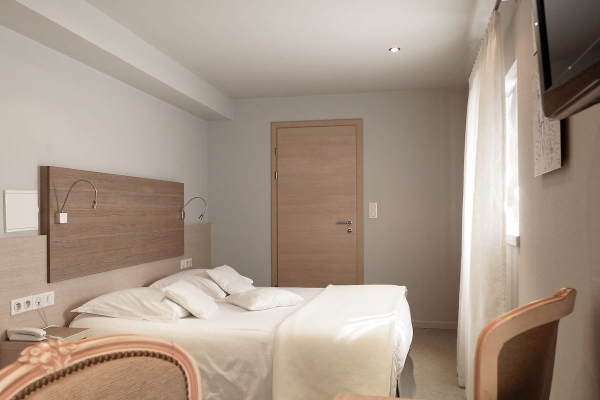 Quarto casal clĂĄssico (4) | Wi-Fi de cortesia