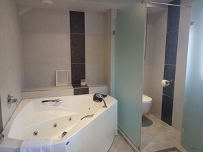 Suite (2) | Bain à remous intérieur