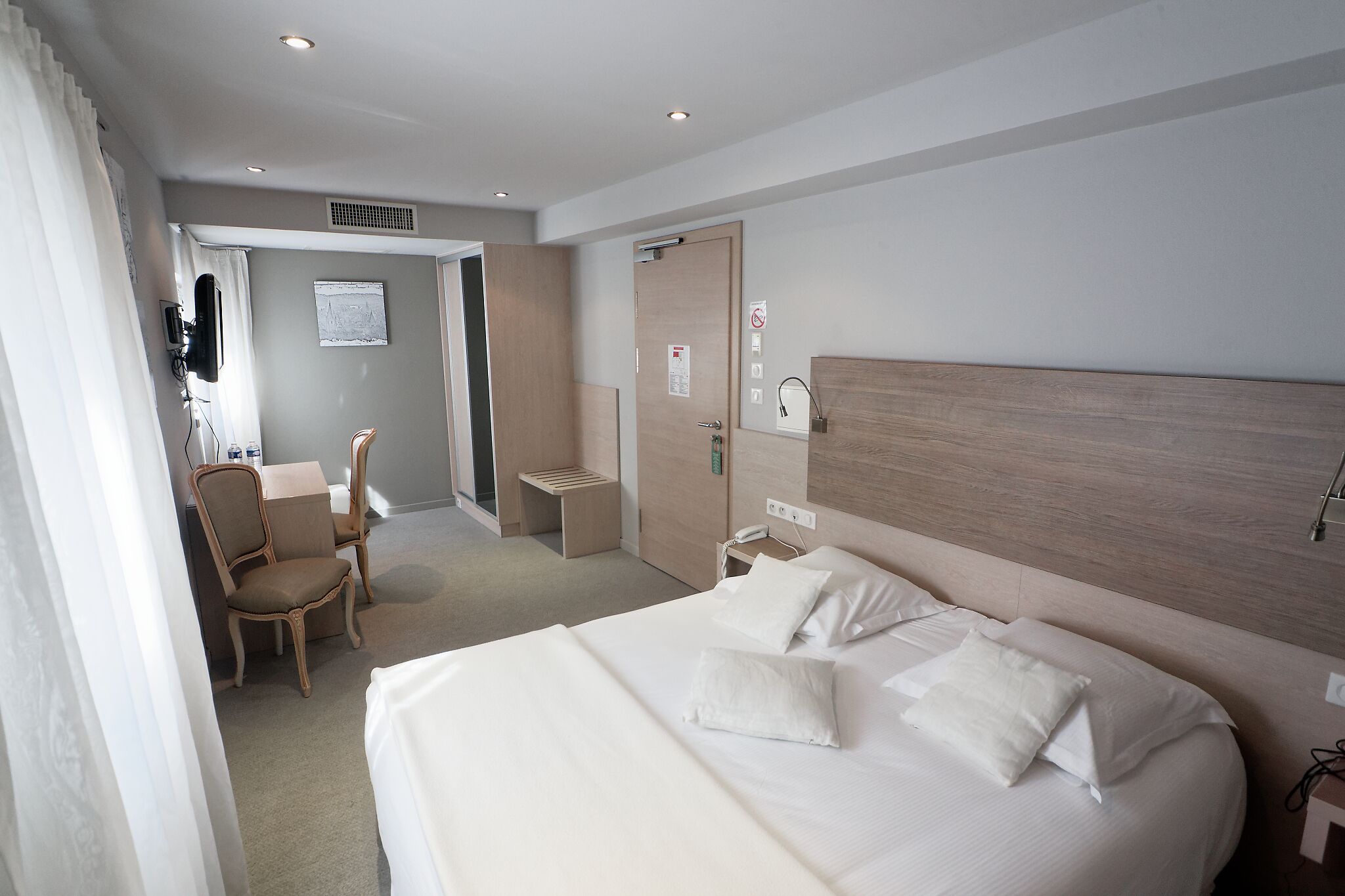 Classic Double Room (4) | Free WiFi