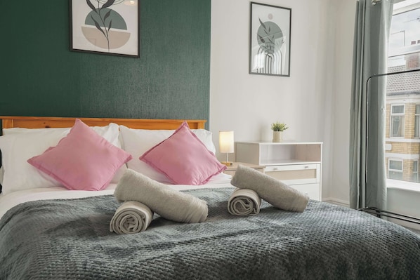 2 bedrooms, iron/ironing board, WiFi, bed sheets