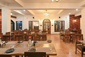 Restaurant - Vaarsa By Bay Hotels (Nagaon)