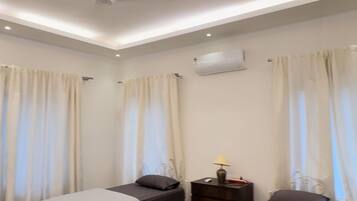 5 bedrooms, iron/ironing board, WiFi, bed sheets