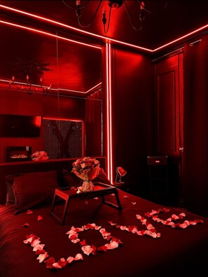 1 bedroom, soundproofing, WiFi, bed sheets - L'Interdit sensual and intimate love room (Rouen)