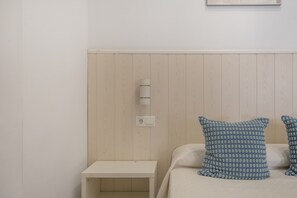 Iron/ironing board, WiFi, bed sheets - Apartment 'Mendoza Loft Málaga' with Wi-Fi and Air Conditioning (Málaga)