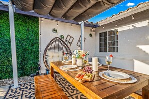 تناول الطعام بالخارج