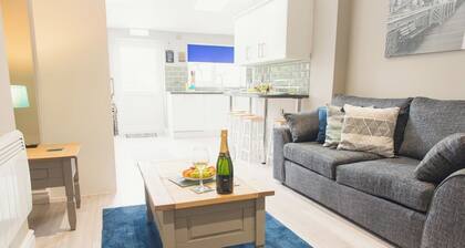 Modern Town Centre House w/ En-Suites & Fast WiFi