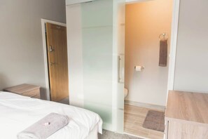 6 bedrooms, iron/ironing board, travel crib, WiFi