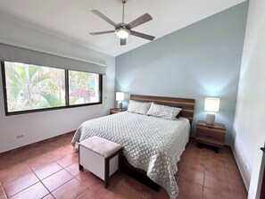 3 bedrooms, desk, iron/ironing board, free WiFi