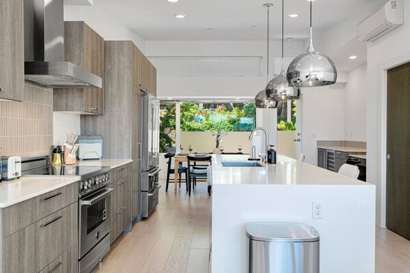 Fridge, microwave, oven, stovetop - Spacious 4BR Retreat | Deck & Grill | Close to DT (Seattle)