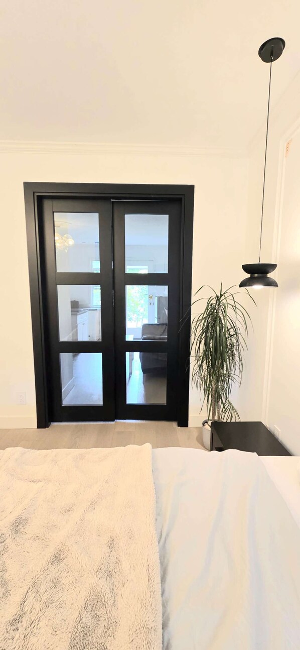 1 chambre, fer et planche à repasser, draps fournis