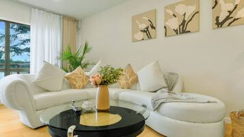 Televisión y chimenea