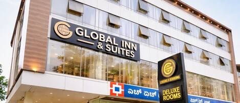 Vista frontal de la propiedad